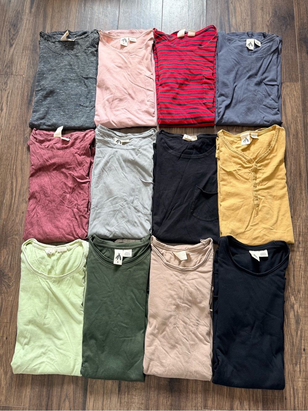 12 Urban Outfitters Mixed Men’s Tee Bundle - Assorted Colors